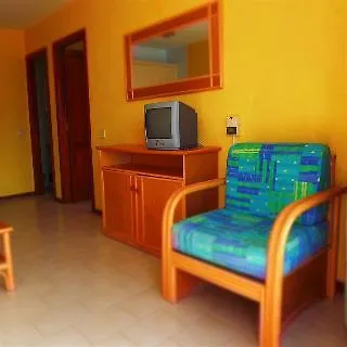 מלון קלטה דה פוסטה Apartamentos Castillo Beach