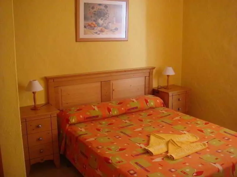 מלון קלטה דה פוסטה Apartamentos Castillo Beach